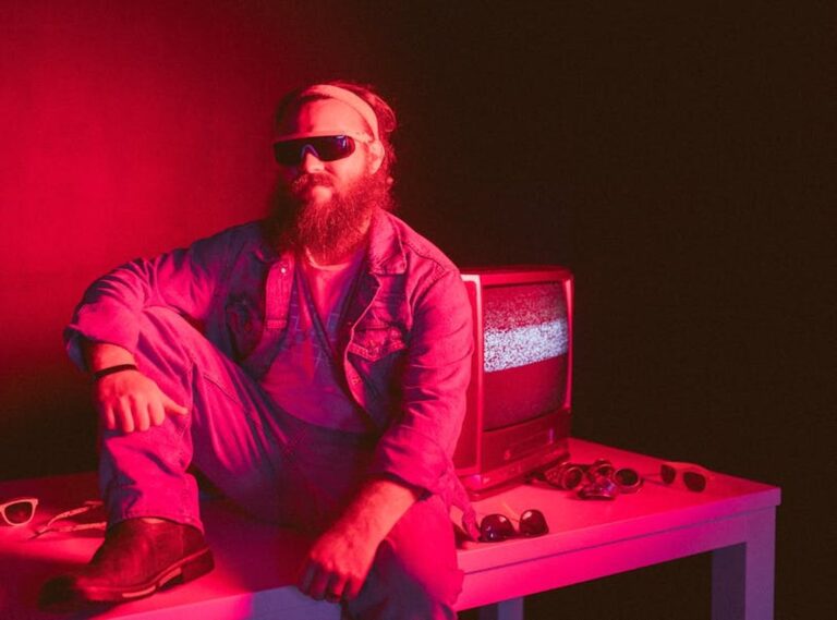 titan tv man kleurplaat